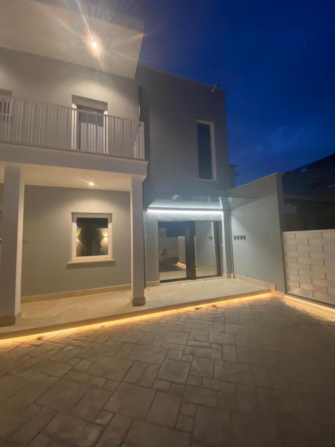 Grey House Guest House Luxury Latina Kültér fotó
